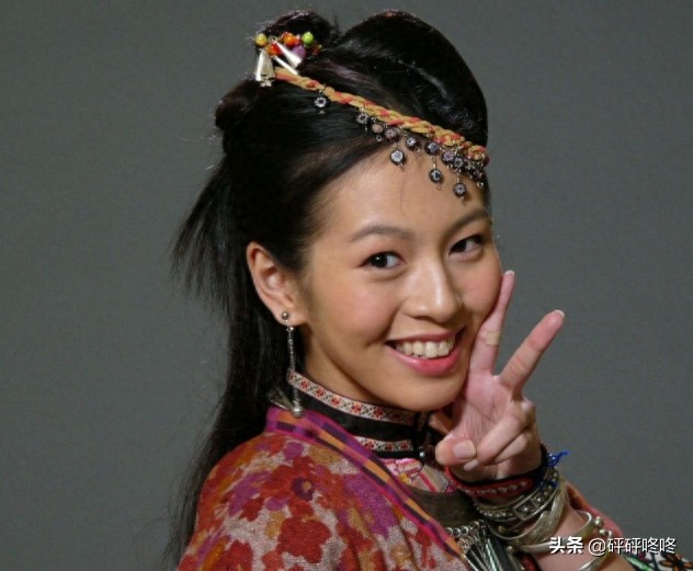 《仙剑1》片场照，主演打打闹闹，感情真好