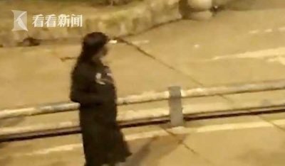 ​大汉男扮女装盗窃被抓 现场演示如何10秒变“女人”
