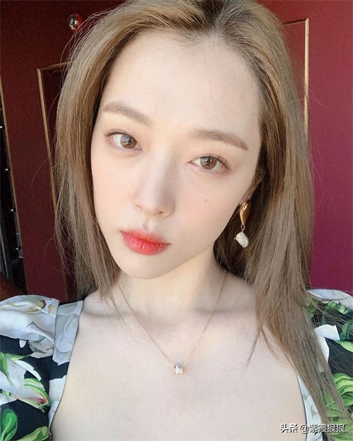 韩国女星崔雪莉超美照片