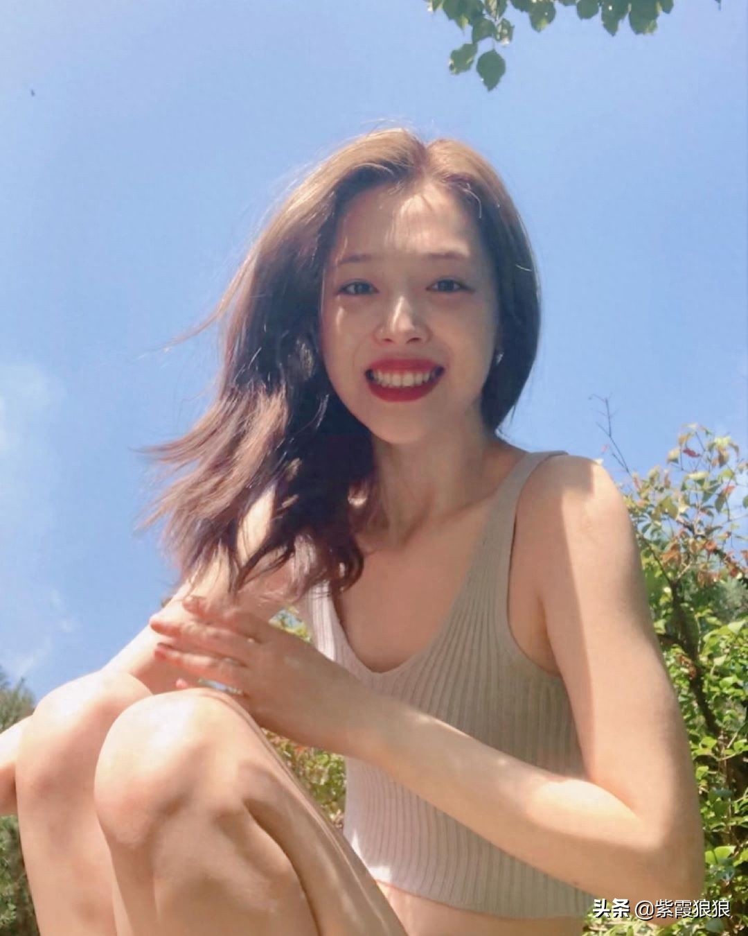 韩国女星崔雪莉超美照片