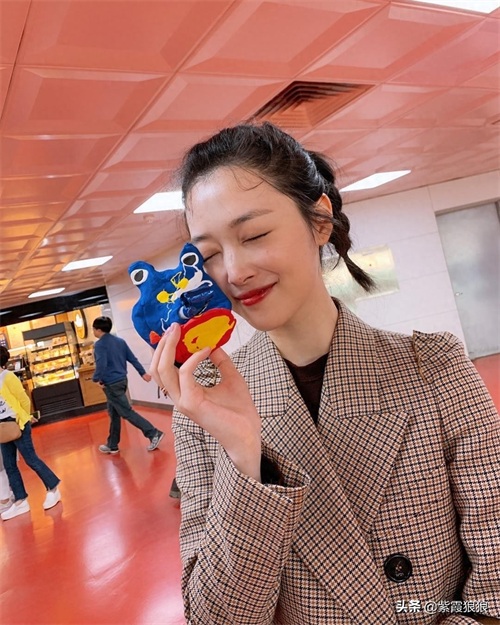 韩国女星崔雪莉超美照片