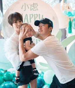 ​吴京现在这么火，却很少有人知道他是残疾人，还少了一截手指头