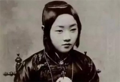 ​刘喜奎拒绝5大总统后嫁40岁痨病男，晚年将首饰缝背上防继子