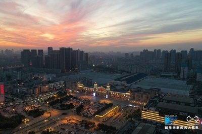 ​航拍夜幕下的汉口火车站