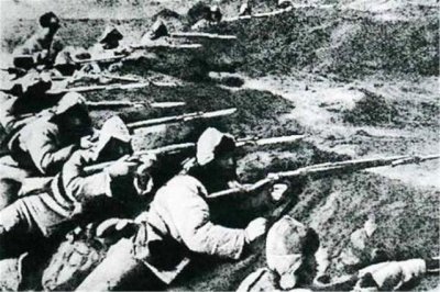 “中国抗日学生军领袖”赵侗撰写《东北义勇军》