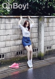 ​Amber秀晶去Luna演唱会 郑秀晶昔日“筷子腿”疑变粗引热议