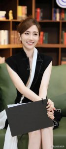 ​张纯烨 江苏卫视主持人