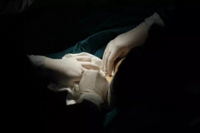 ​直播一夜猝死，留下一双儿女：拿命换钱，到底值不值？