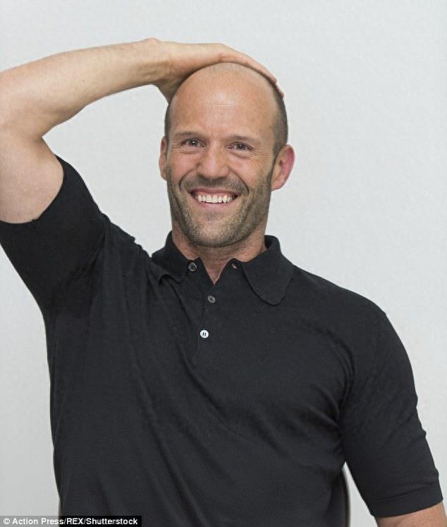 帅秃杰森、大美女杰西卡强强联手，《机械师2：复活》满血归来