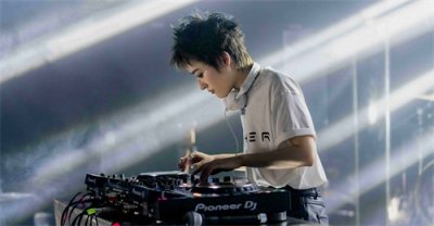 ​曾轶可演唱会被喊“退钱”，13年老粉：去听她唱歌，打碟一个小时