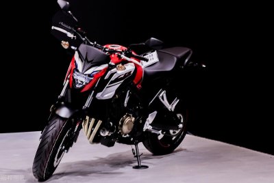 ​3款经典小排量摩托车，本田150对比雅马哈飞致150，怎么选