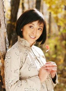 ​女星黄小蕾：单亲妈妈“闪婚”，她也“闪婚”，而今状况怎样？