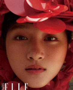 ​关晓彤穿男装拍摄大片，复古风格竟拍出土味，气质被欧阳娜娜秒杀