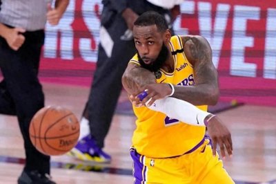 ​湖人官宣！本赛季放弃，休赛期两大重磅交易助老詹第五冠