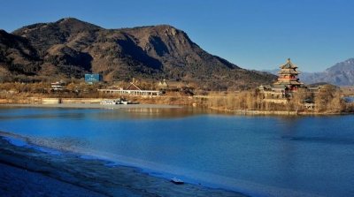 ​北京345路快车：走京藏高速 运过为建国60周年阅兵助威的学生方阵