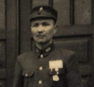 ​孙殿英当土匪挖清陵，令人没想到，他儿子却是个万人敬仰的大人物