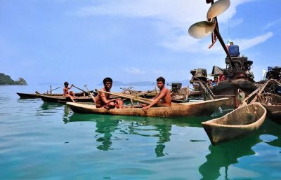 ​全球唯一没国籍的民族：一辈子生活在水里，身体已经开始“进化”