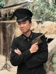 ​44岁的“258”何志锋，与同学杨栩恩爱20年，夫妻都是黄俊