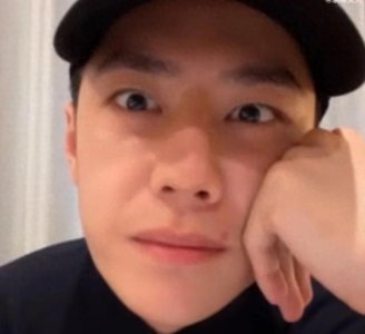 ​王一博素颜直播火爆！网友：眼睛也能听直播？