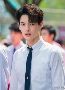 ​泰星Son和Vill为Win庆生，Gulf攒钱给Mew买礼物