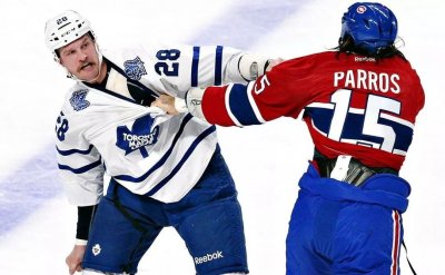 ​冰球“打架”有规则