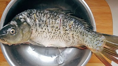 家常版红烧鲤鱼，做法简单，营养美味