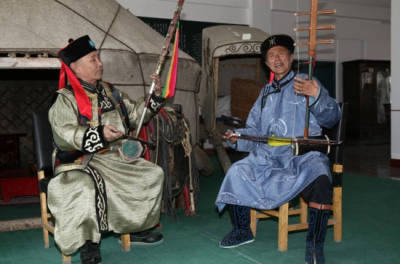 ​好来宝是哪个民族的即兴诗(蒙古族传统说唱艺术——好来宝)