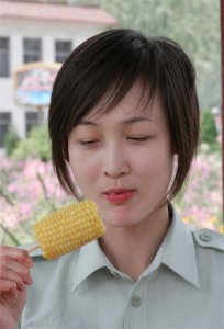 ​闫博雅的故事：23岁与王皓相恋，生下两个儿子，放弃事业专注家庭