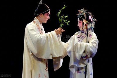 ​讲述才子佳人故事的《牡丹亭》，为何被誉为中国文人觉醒的丰碑？