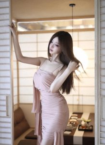 ​苏妍与刘总：时尚发布会背后的故事，闪耀时尚新星和大佬的邂逅