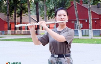 ​何亮亮的人生故事：坚韧、变迁与家庭责任