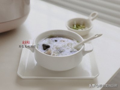 ​经典的皮蛋瘦肉粥，简单又好喝，只用电饭煲就能轻松搞定