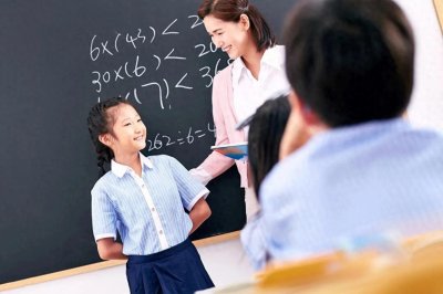 ​代课教师冬夏令期是否应该享受带薪休假引发热议