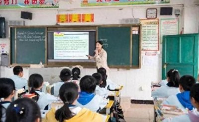 ​中学教师的工资有多少？在公立学校工作22年，揭露工资和工作现状