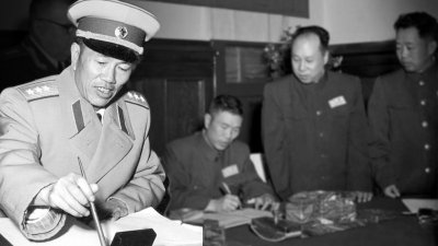 ​邓华：开国上将，曾担任志愿军司令，为何在1959年回国后被罢官？