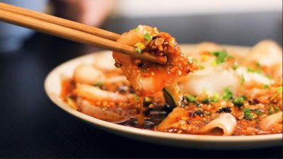 ​大厨教我做蒜泥白肉，秘诀就是这个秘制酱料，味道太香了