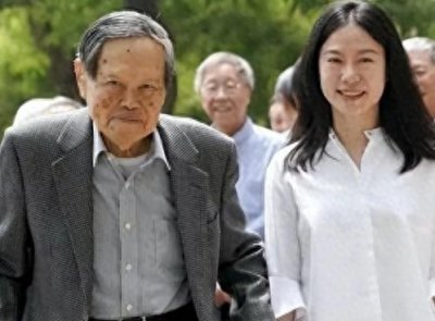 ​翁帆为杨振宁生下101岁儿子，婴儿首度曝光，遗产或将重新分配！