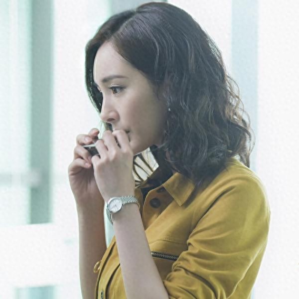 杨幂换发型了,双马尾搭配牛仔夹克衫,轻轻松松美回18岁!