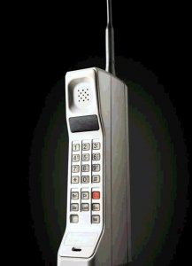 ​手机在中国发展了30多年，但你知道手机是谁发明的吗