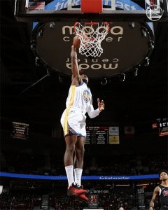 ​库里三分8中0连续268场三分命中纪录终结 克莱28分勇士擒开拓者