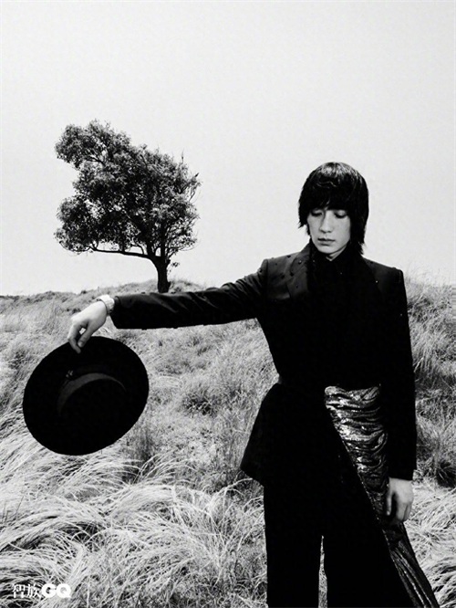 朱一龙拖把头造型，拖把头晒伤妆，复古文艺又带这些许温柔的朋克