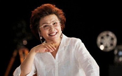 ​老戏骨宋春丽：为了演戏打掉孩子，导致终生未育，61岁才当上母亲