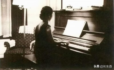 ​天才少女16岁上北大，为爱辞职嫁穷小子，结婚30年丈夫自杀