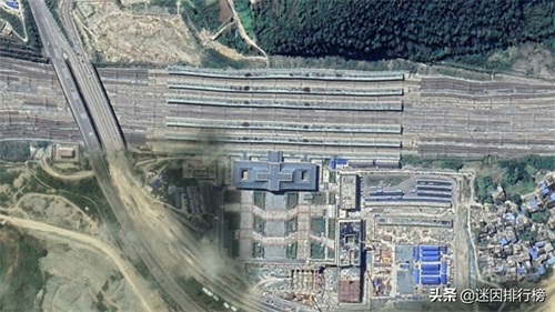 航拍动车D1751次(成都东-广州南)各车站,途经贵阳、桂林