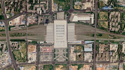 航拍动车D1751次(成都东-广州南)各车站,途经贵阳、桂林