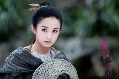 ​当年某导演说赵丽颖的脸型不适合演主角，现在后悔惨了