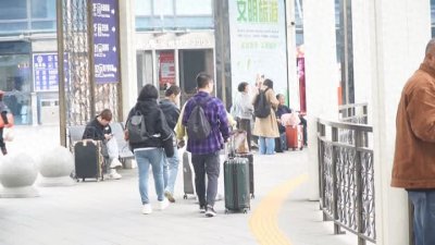 ​扬州东站单日客发再创新高 Z6成假期最“热”公交线路