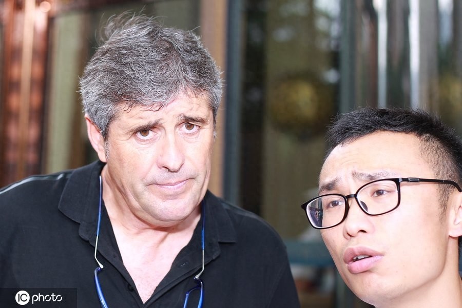 深圳佳兆业原主教练卡罗离开深圳,球迷依依不舍动情落泪