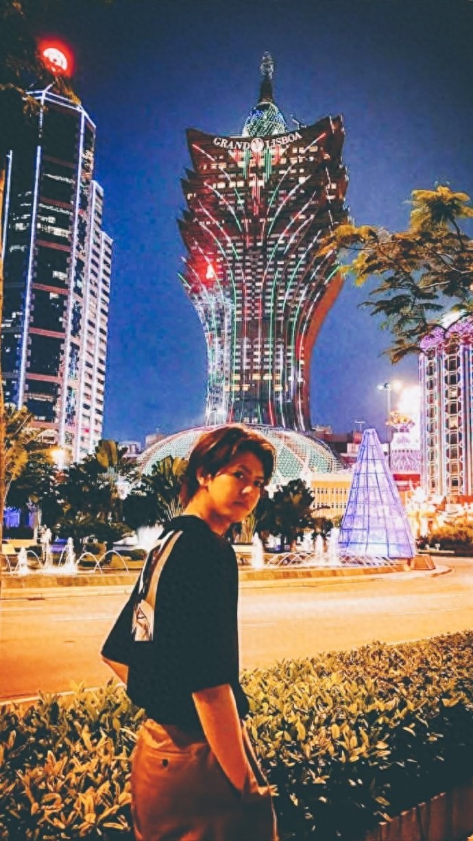 片寄凉太桥本环奈合影,他们都是神仙颜值呀