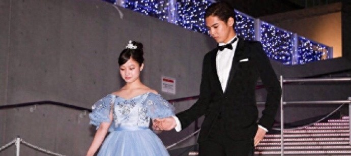 片寄凉太桥本环奈合影,他们都是神仙颜值呀